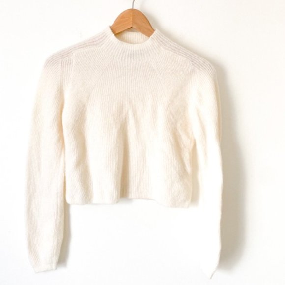 Banana Republic cream sweater - Picture 1 of 5